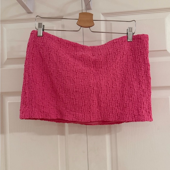 h:ours Vibrant Pink Mini Skirt - Picture 2 of 6